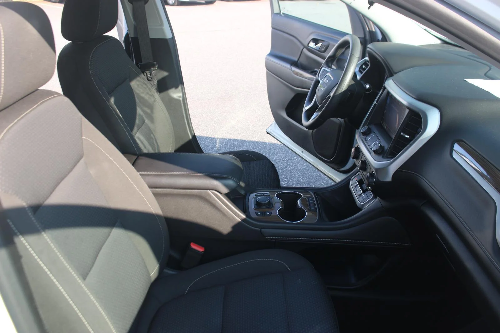 Used 2021 Summit White GMC SLE image 33