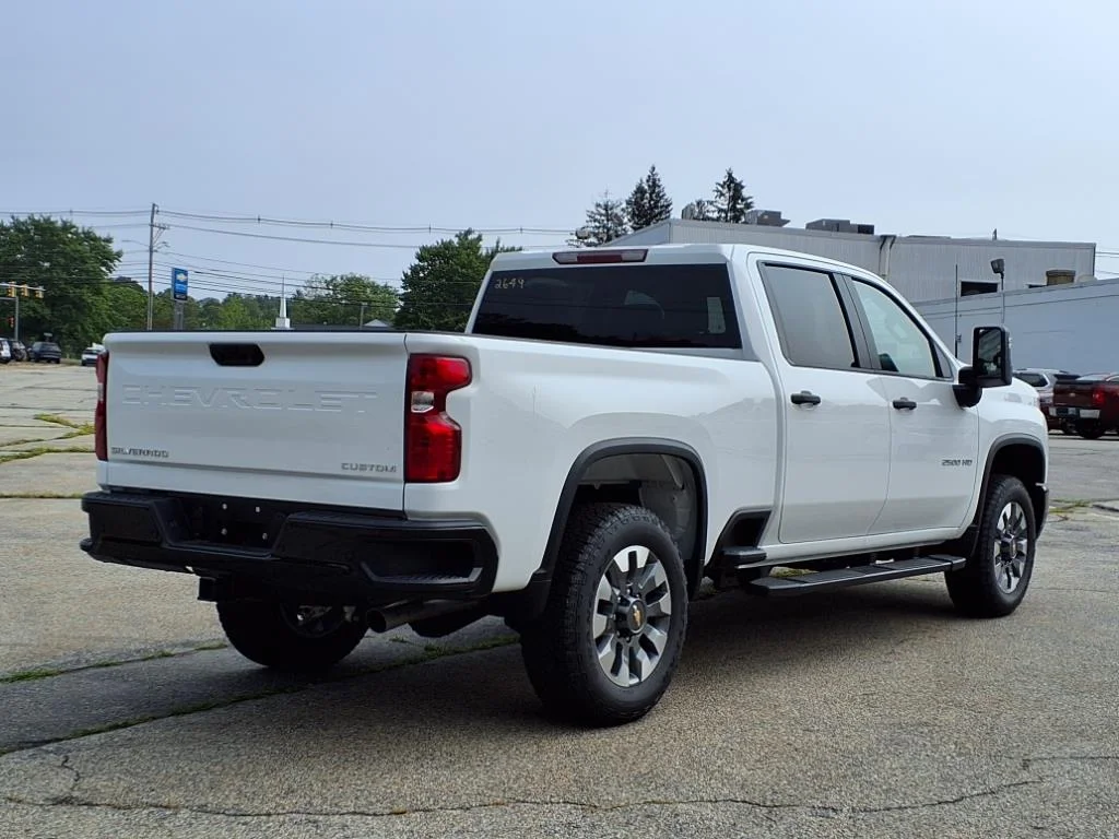 2025 Chevrolet Silverado 2500 HD Custom - Photo 3