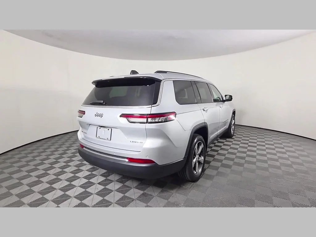 Used 2021 Silver Zynith Jeep Limited image 39
