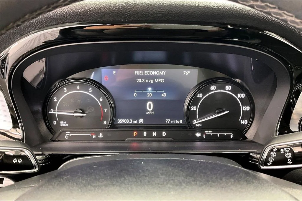 Used 2022 Black Metallic Lincoln Standard image 20