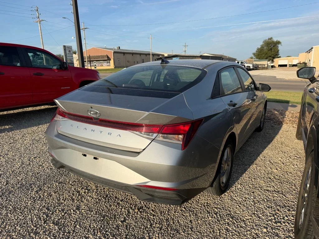 Certified Used 2021 Silver Hyundai SE image 4