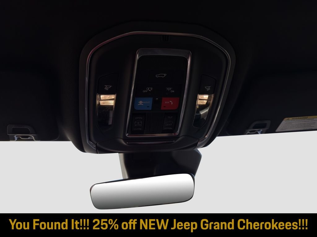 New 2026 Diamond Black Crystal Pearl-Coat Exterior Paint Jeep Altitude image 15