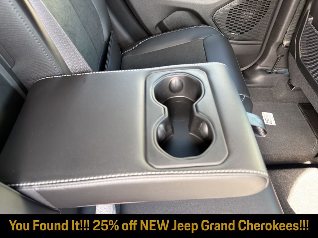 New 2026 Silver Zynith Exterior Paint Jeep Altitude image 30