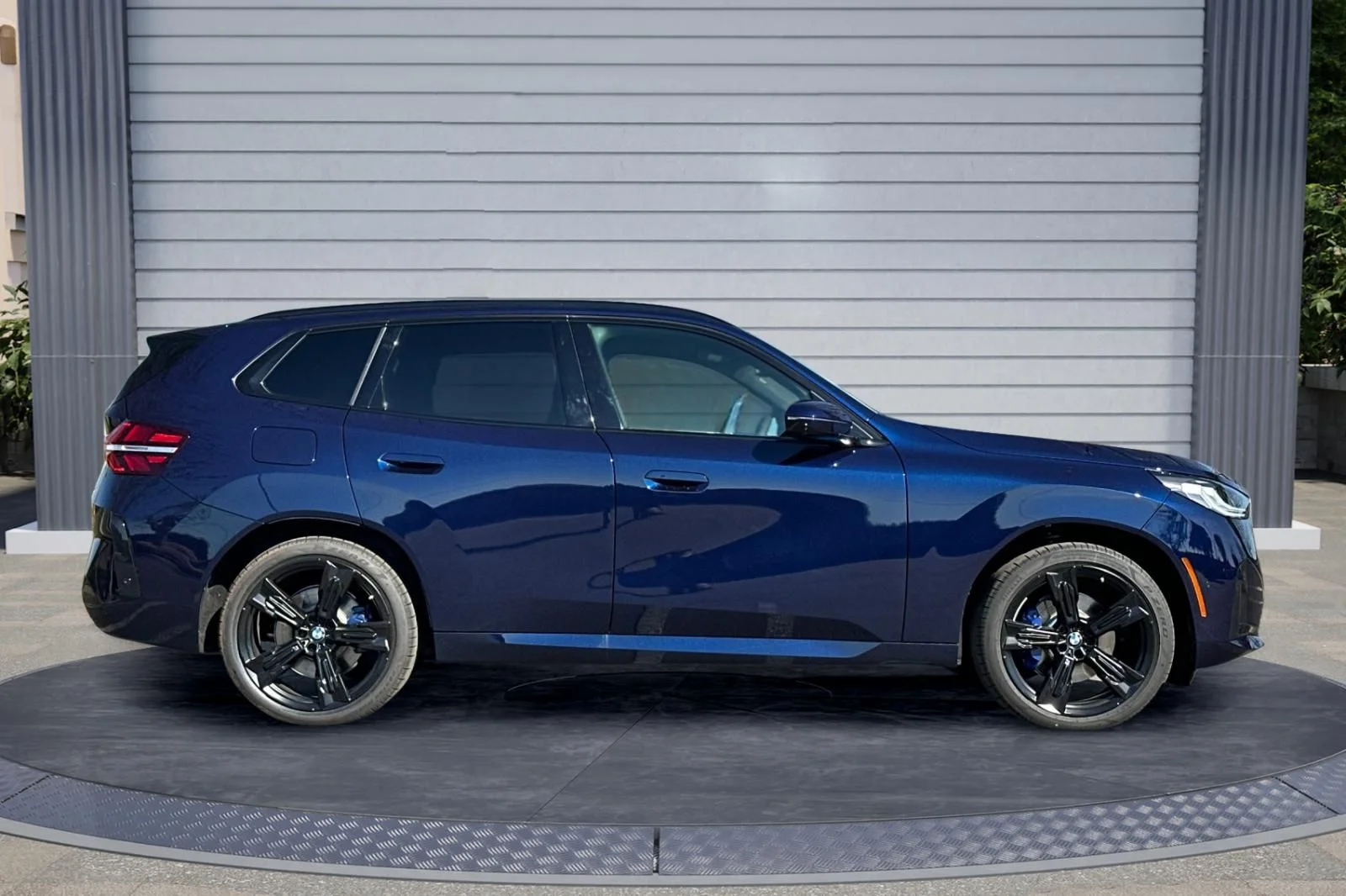 New 2026 Tanzanite Blue II Metallic BMW 30 xDrive image 3