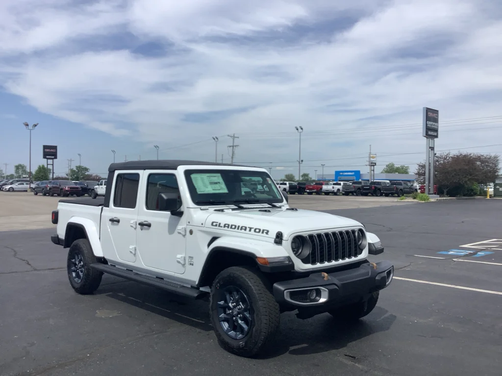 New 2026 Bright White Clear-Coat Exterior Paint Jeep  image 4