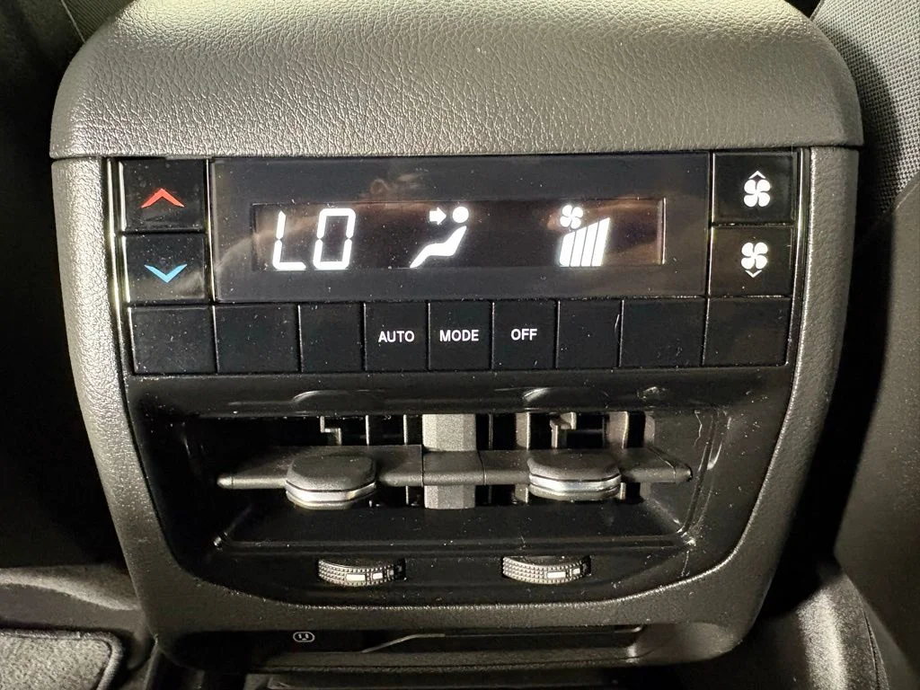 Used 2023 Black Jeep Altitude image 37
