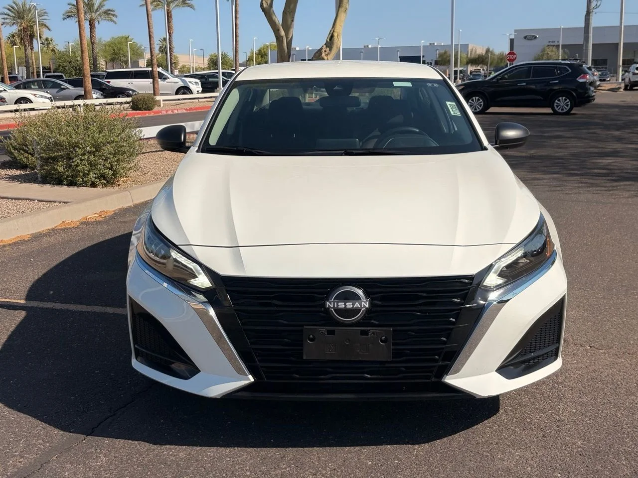 Used 2025 Glacier White Nissan 2.5 SV image 8