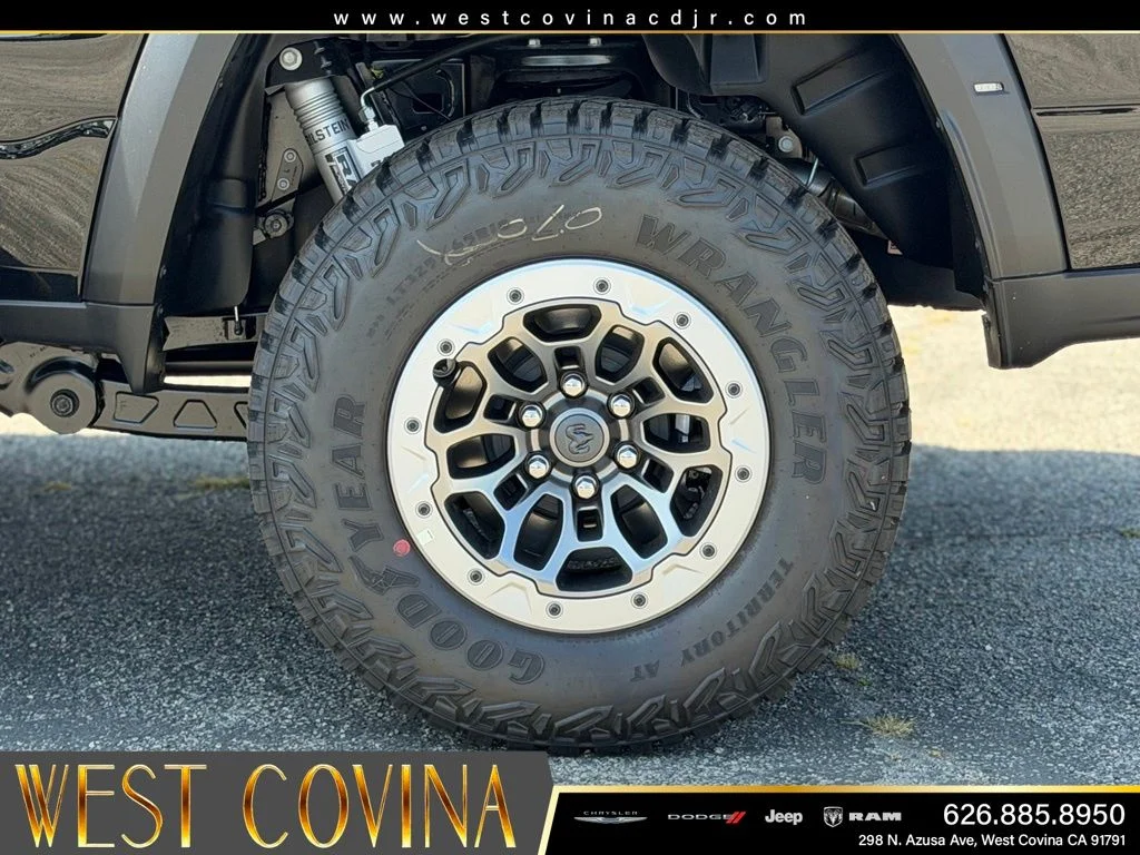 New 2026 Diamond Black Crystal Pearl-Coat Exterior Paint RAM RHO image 17
