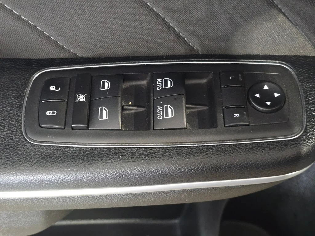 Used 2023 Gray Dodge SXT image 33