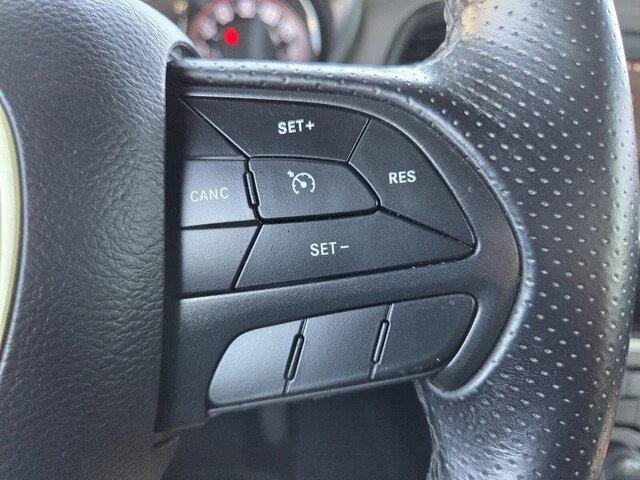 Used 2019 Pitch Black Clearcoat Dodge SXT image 14