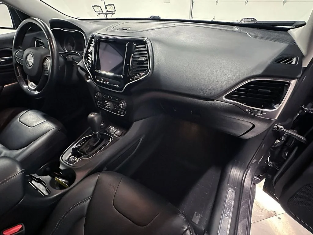 Used 2020 Gray Jeep Limited image 28