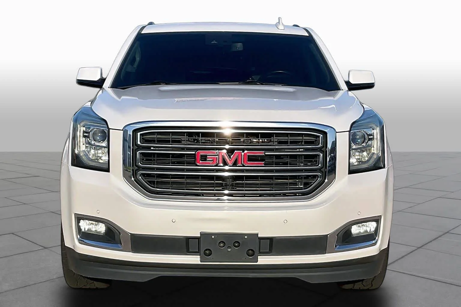 Used 2017 White Frost Tricoat GMC SLT image 4