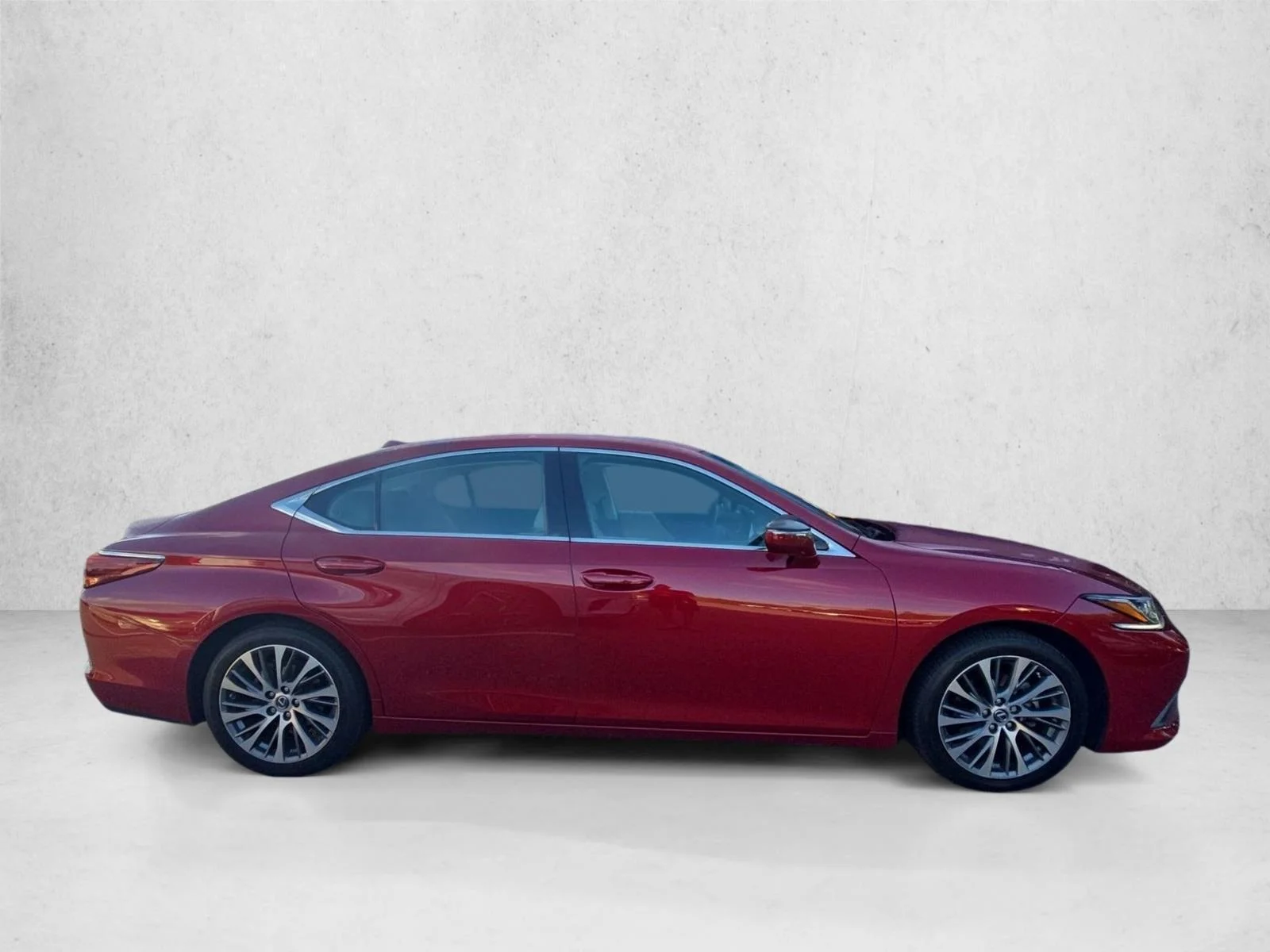 Used 2020 Matador Red Mica Lexus ES 350 image 4