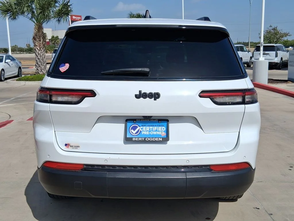 Used 2024 White Jeep Altitude image 5