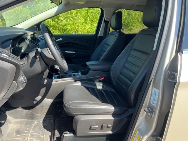 Used 2018 Gold Ford SEL image 9