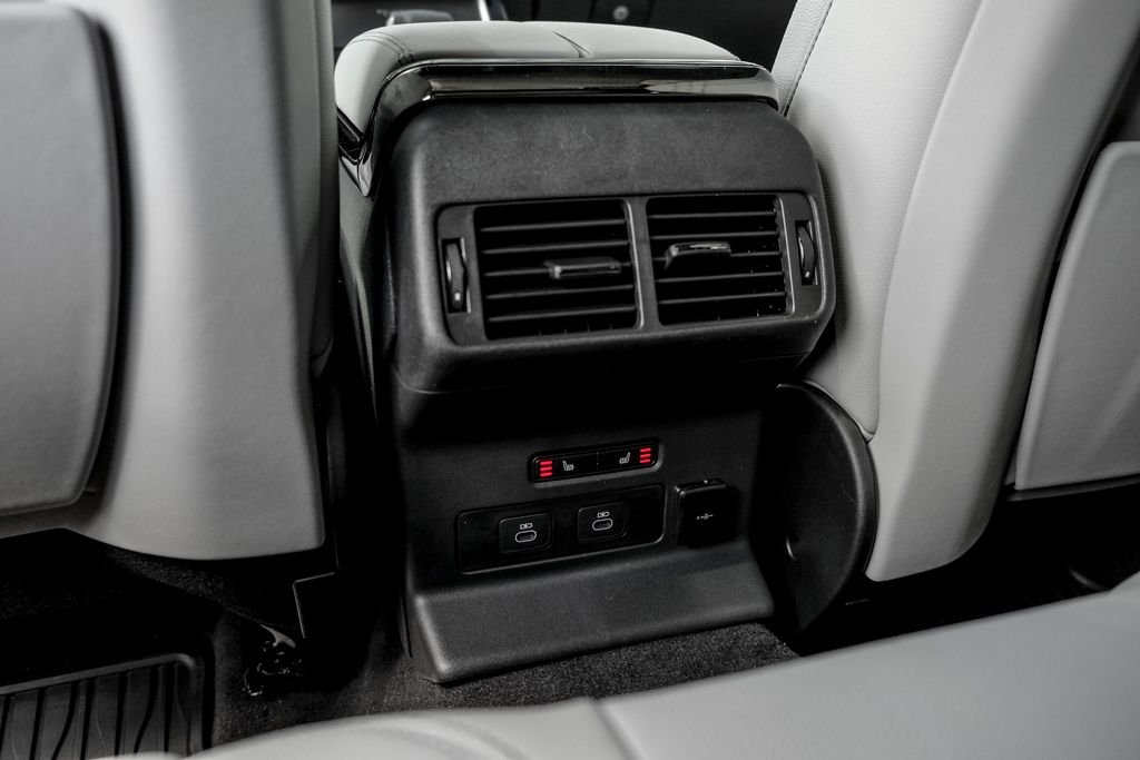 New 2026 Fuji White Land Rover P250 Base image 17