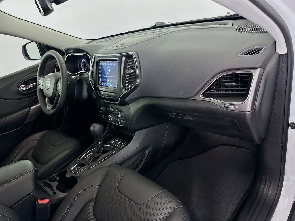 Used 2021 Bright White Clearcoat Jeep Latitude Lux image 28