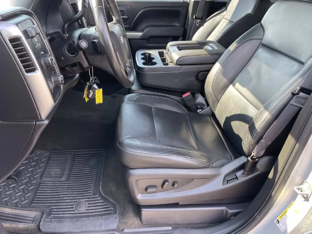 Used 2015 Silver Chevrolet LT image 38