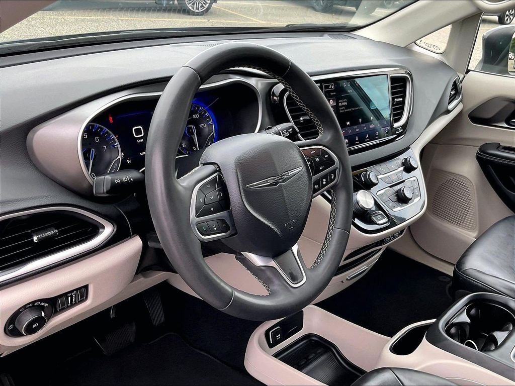 Used 2023 Black Chrysler Touring L image 8