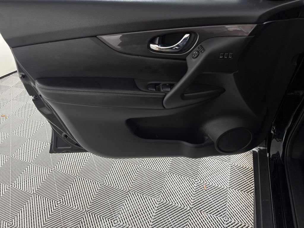 2019 Nissan Rogue SV - Photo 10