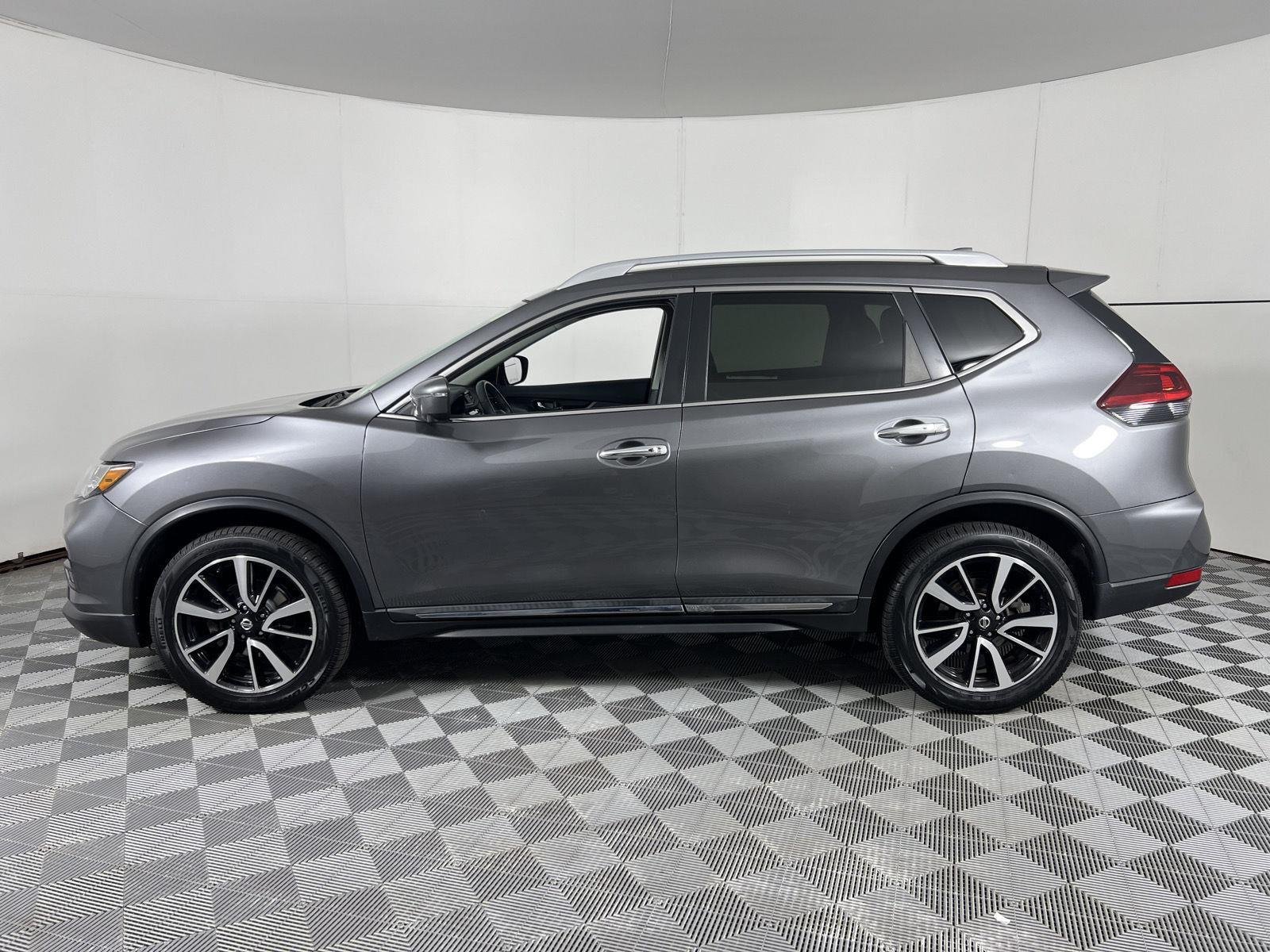 Used 2019 Gun Metallic Nissan SL image 7