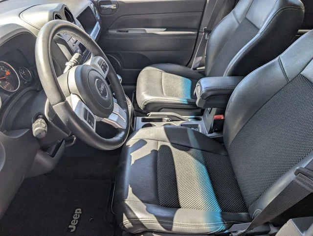 Used 2017 Billet Silver Metallic Jeep Latitude image 8