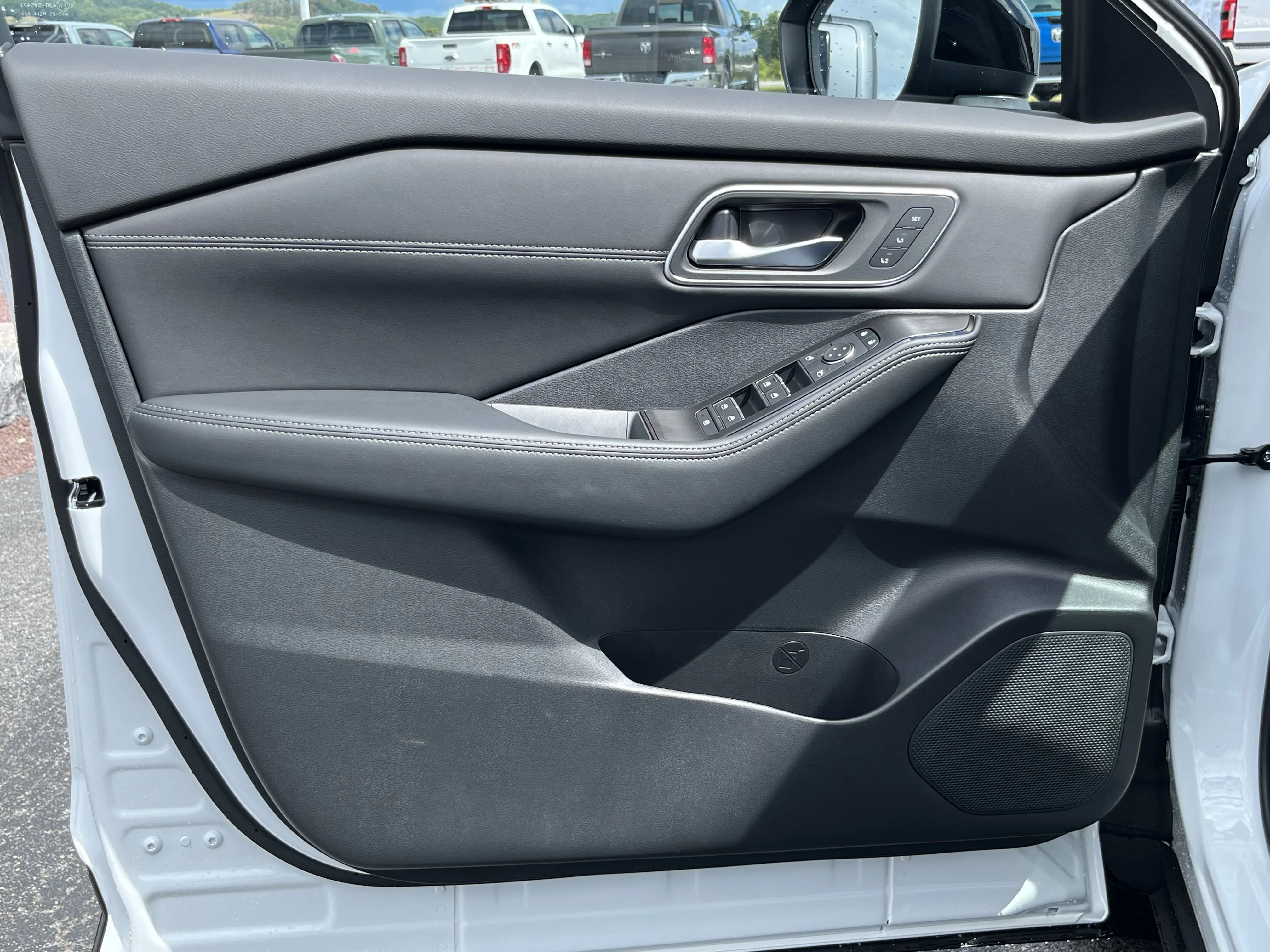 2026 Nissan Rogue Platinum - Photo 17
