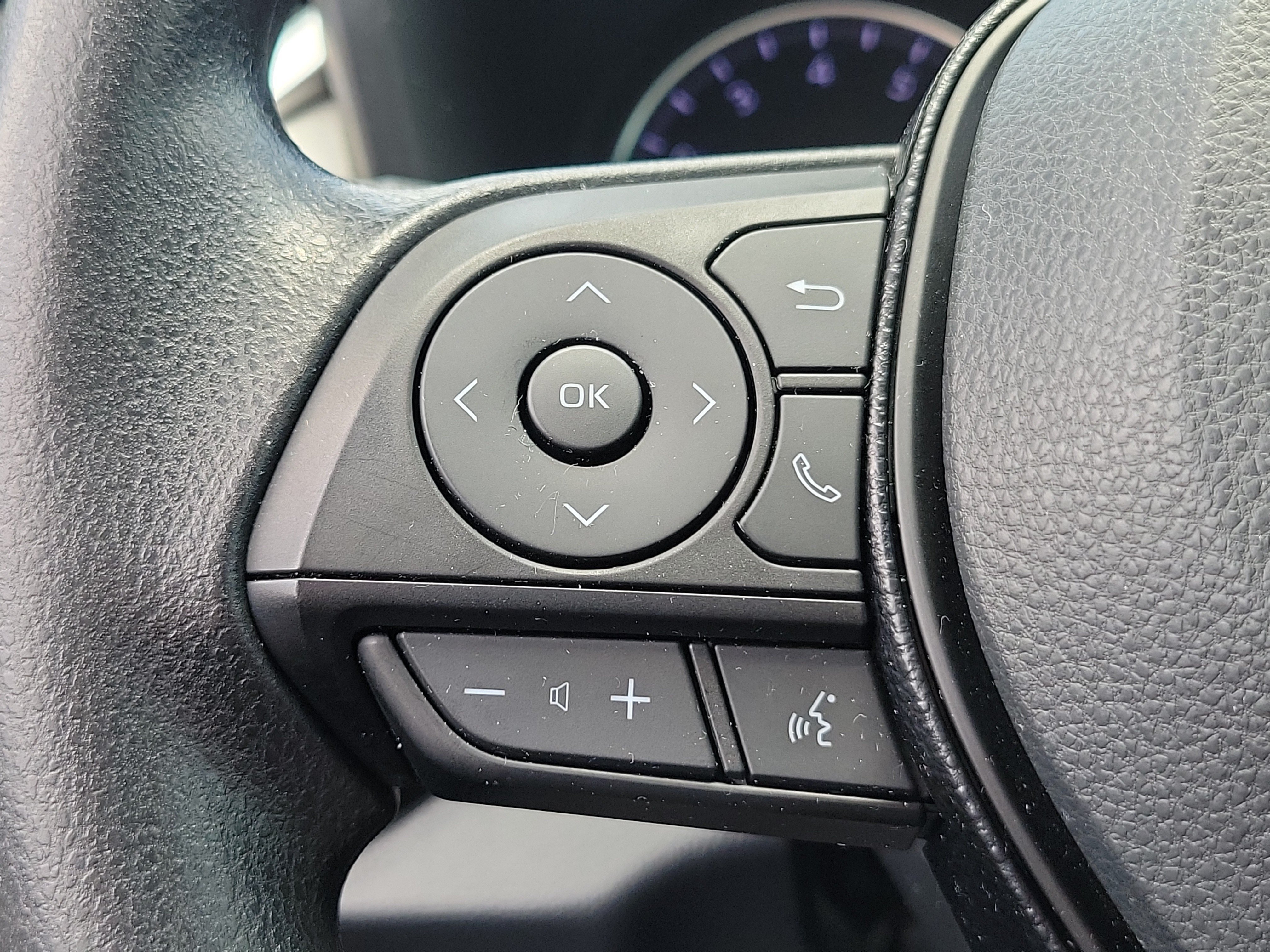 Used 2020 Silver Sky Metallic Toyota XLE image 24