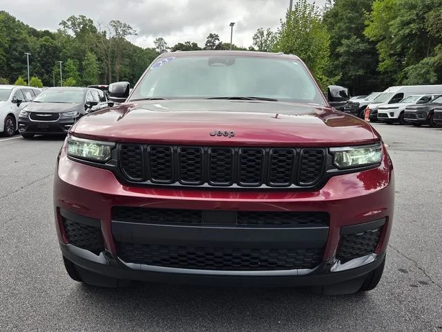 Used 2023 Red Jeep Altitude image 2