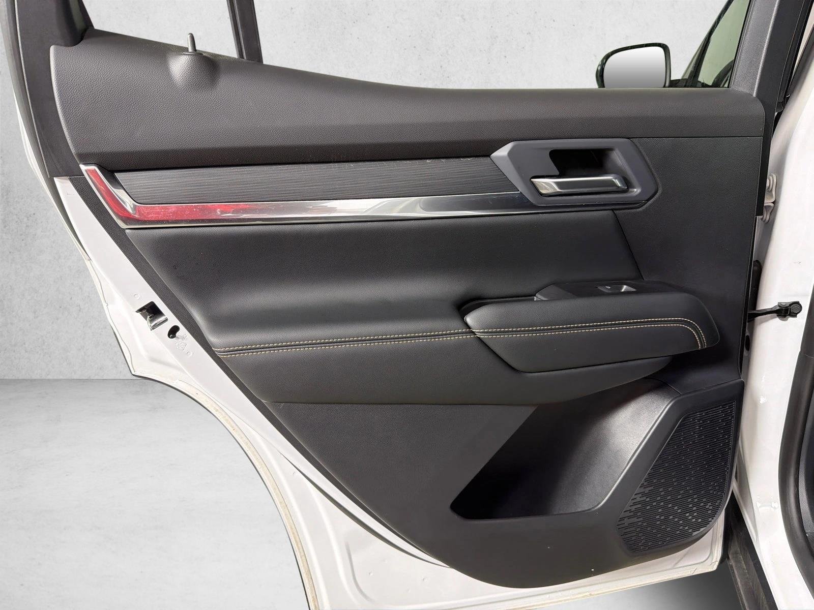Used 2026 White GMC FWD Elevation image 22
