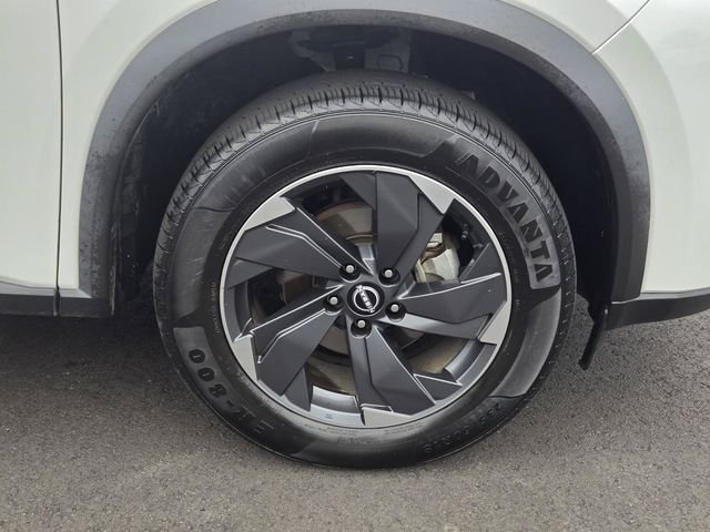 Used 2024 White Nissan SV image 7