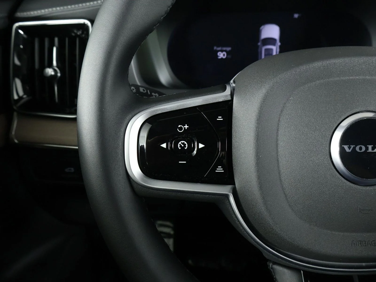 2026 Volvo XC90 Plus - Photo 10