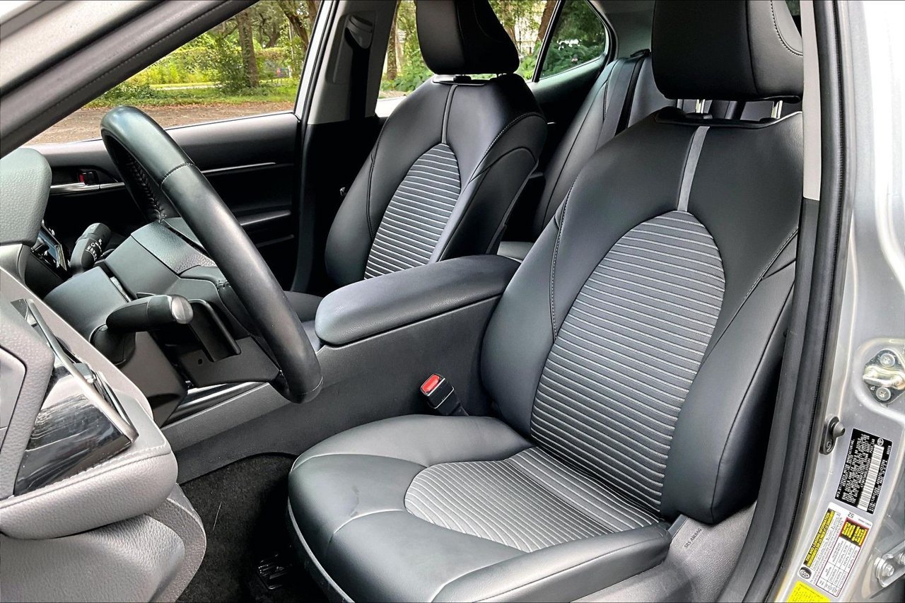 Used 2020 Silver Toyota SE image 18