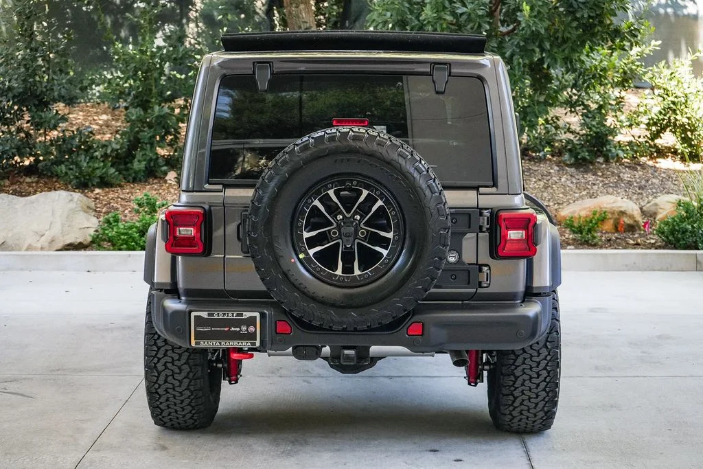 New 2026 Granite Crystal Metallic Clear-Coat Exterior Paint Jeep Rubicon X image 5