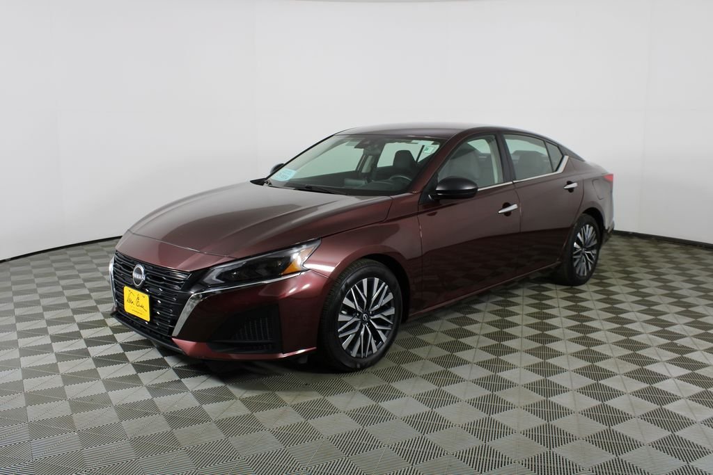Used 2025 Red Nissan 2.5 SV image 3