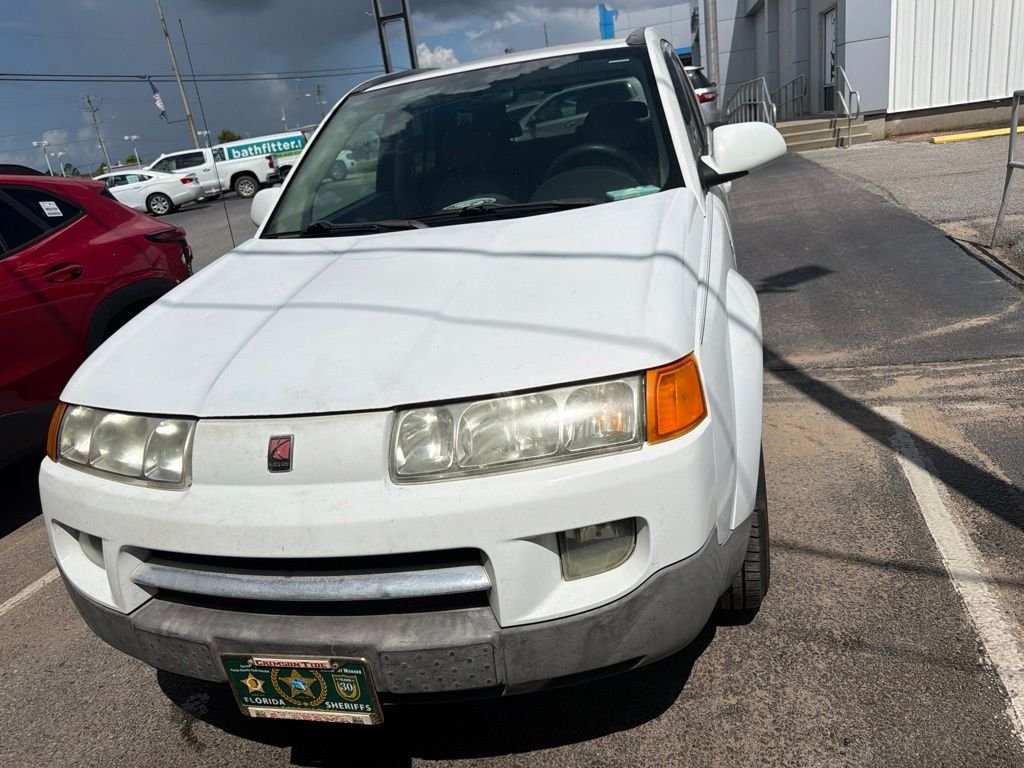 Used 2005 White Saturn V6 image 2