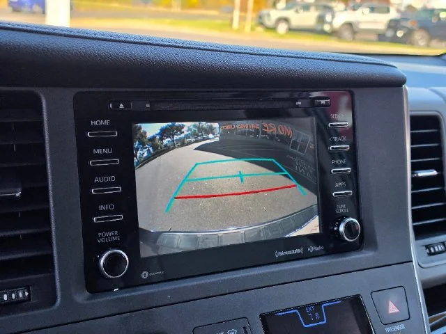 Used 2018 Beige Toyota XLE image 31