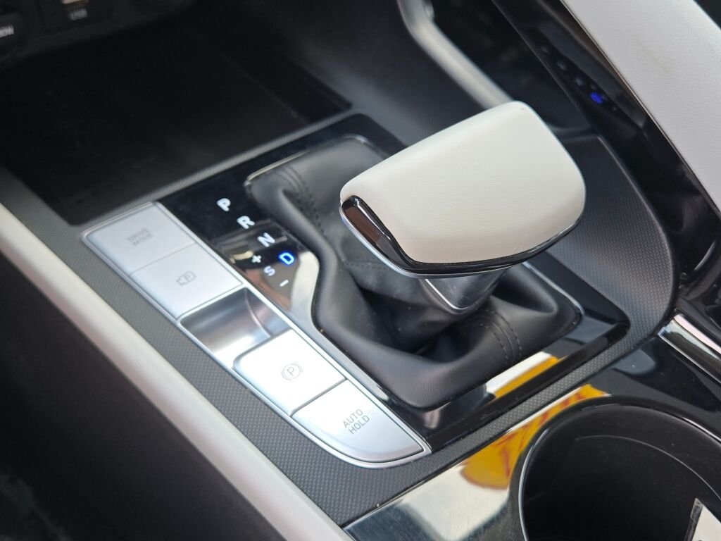 Used 2022 Black Hyundai Limited image 25