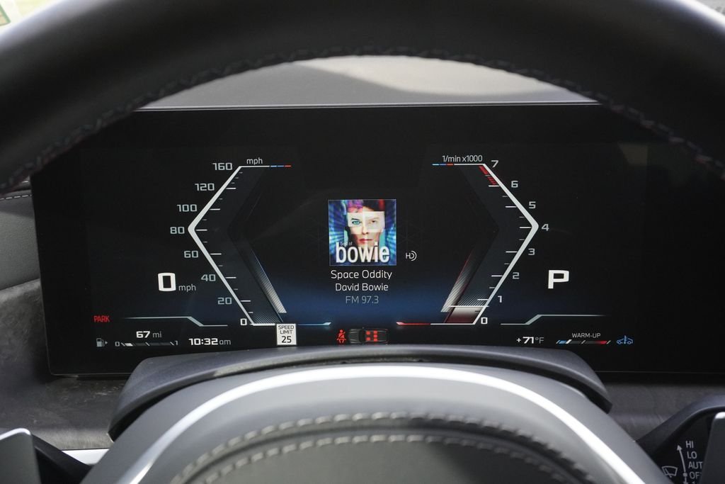 Used 2025 White BMW M60i image 11