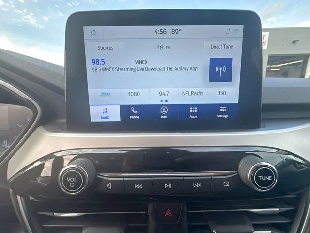 Used 2020 Silver Ford SE image 18