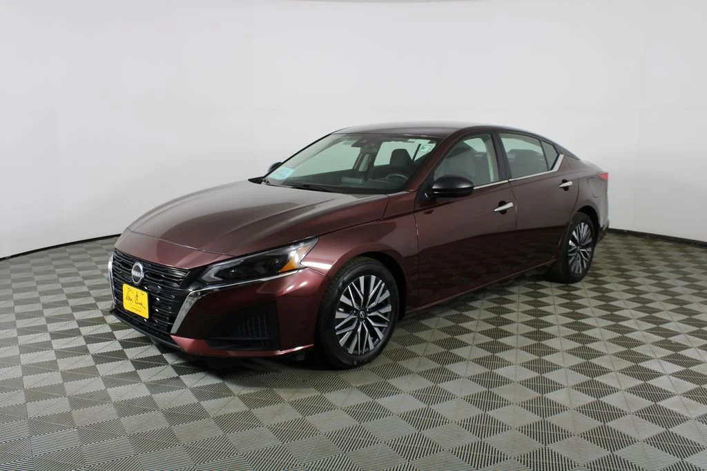 Used 2025 Red Nissan 2.5 SV image 3