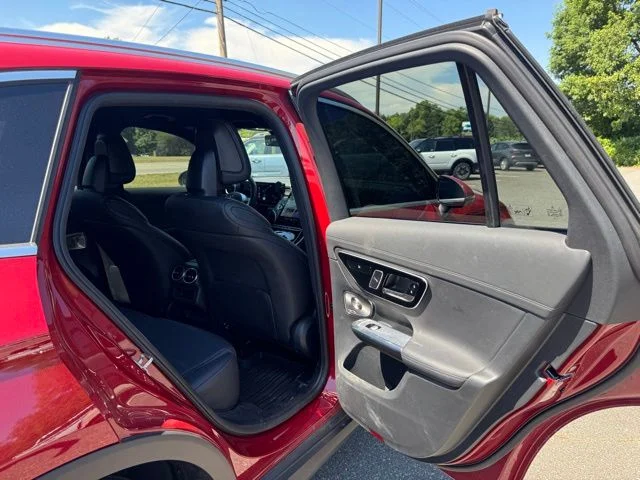 Used 2024  Mercedes-Benz GLC 300 image 16