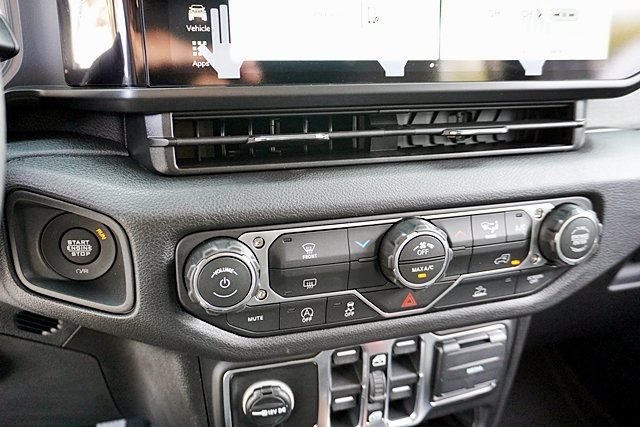 New 2026 Bright White Clear-Coat Exterior Paint Jeep Sport S image 32