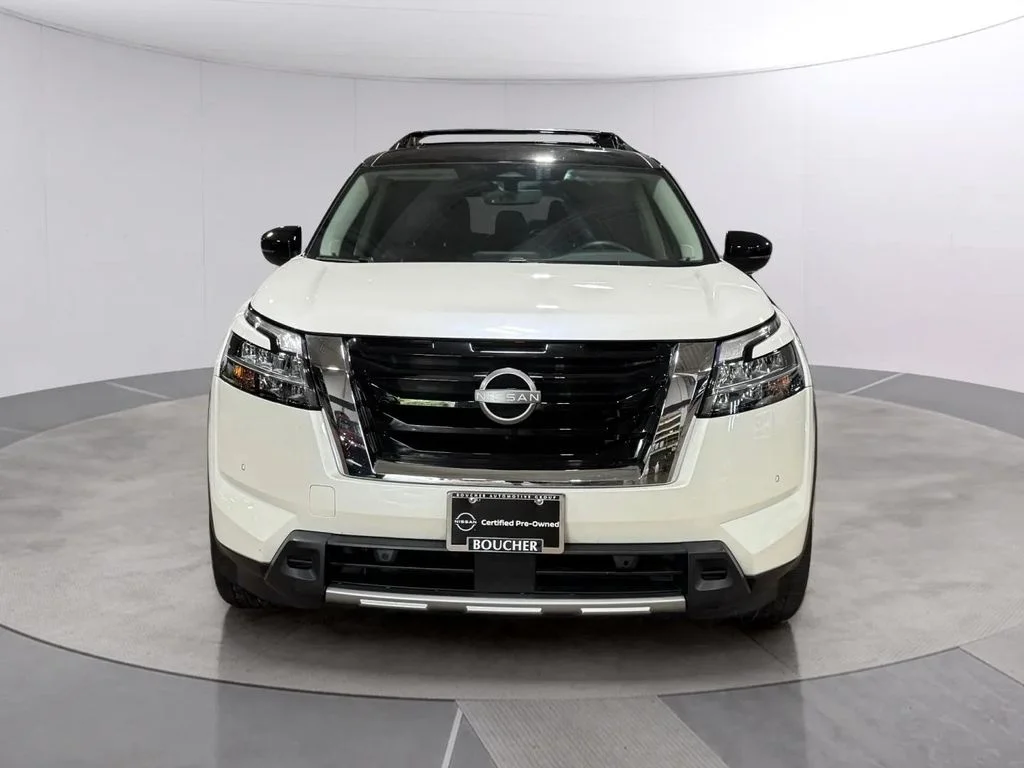 Certified Used 2024 Pearl White Tricoat/Super Black Nissan SL image 9