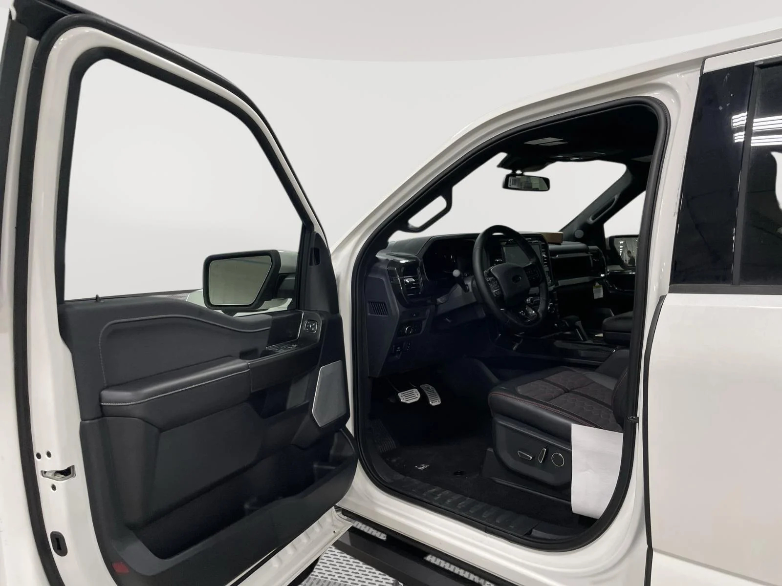 2025 Ford F-150 Lariat - Photo 14