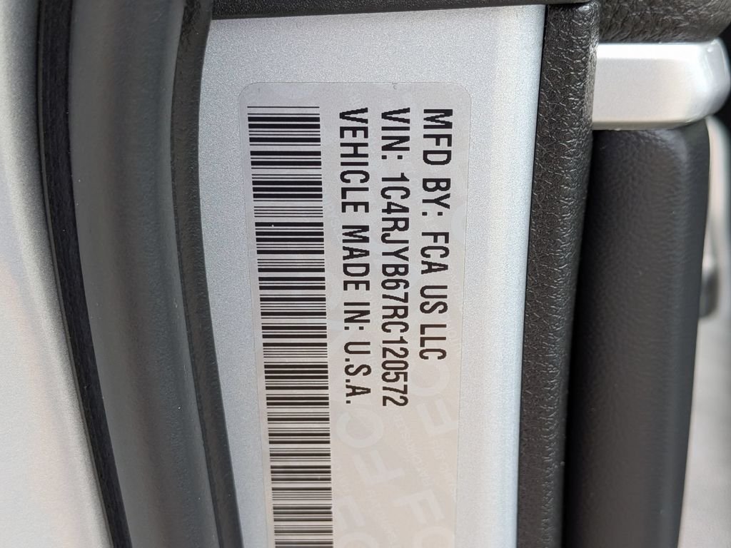 Used 2024 Silver Jeep 4xe image 33