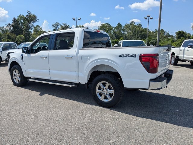 Used 2025 Oxford White Ford XLT image 4