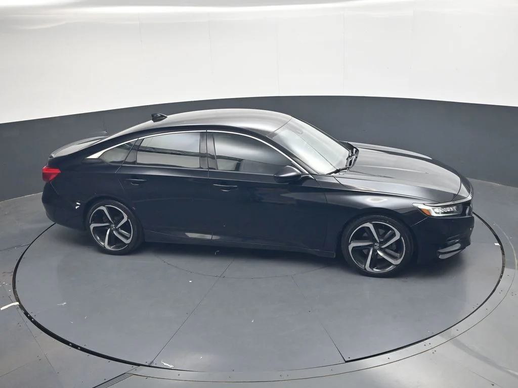 Used 2018  Honda Sport image 31