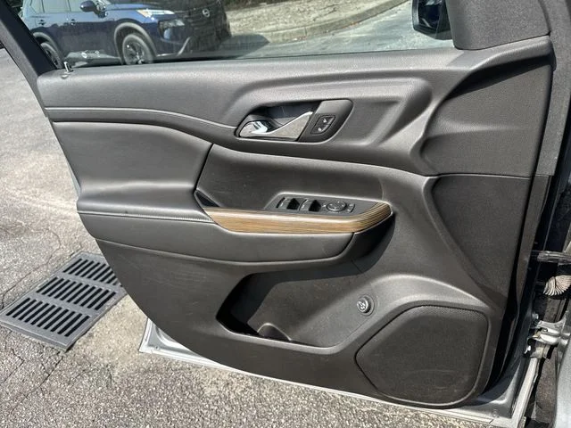 Used 2023 Silver GMC SLE image 25