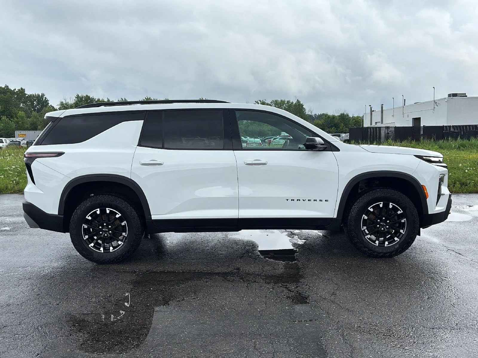Used 2024 Summit White Chevrolet Z71 image 8